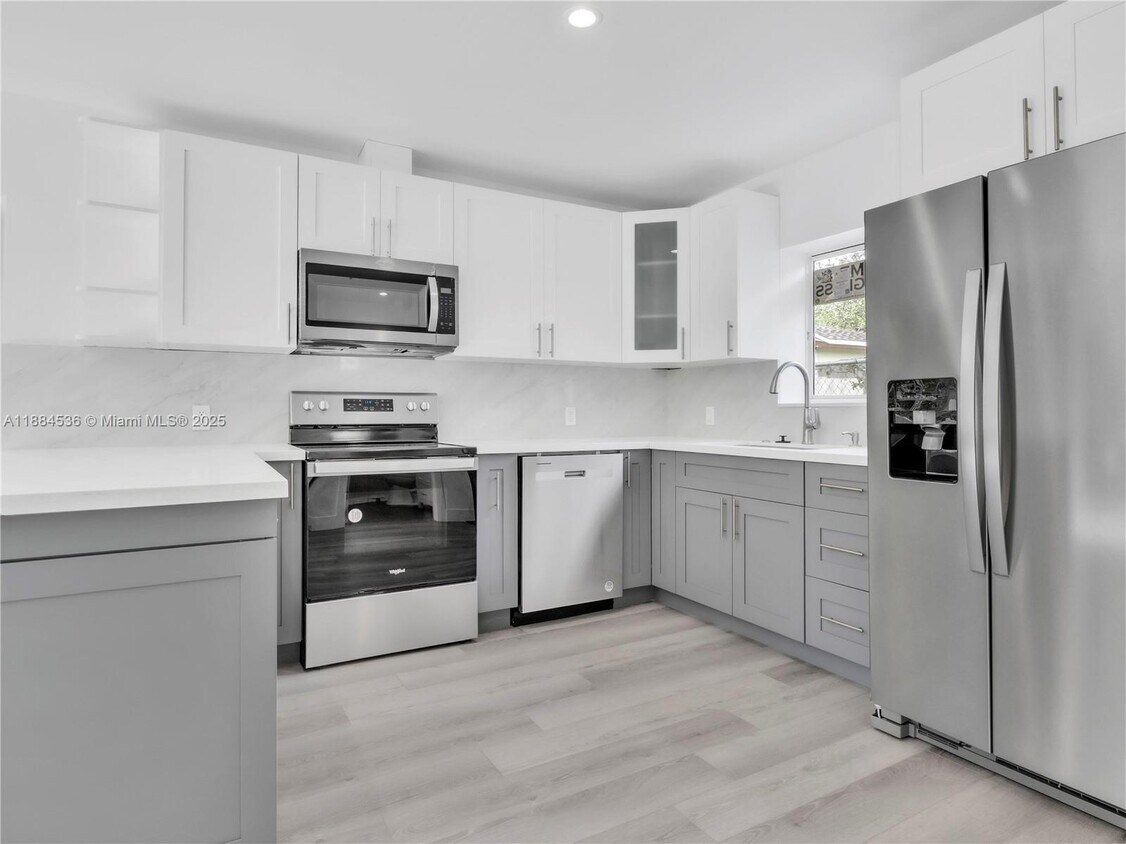 Foto principal - 10640 SW 96th St