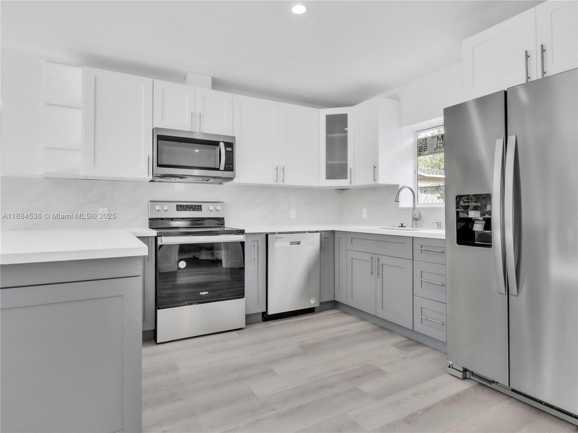 Primary Photo - 10640 SW 96th St