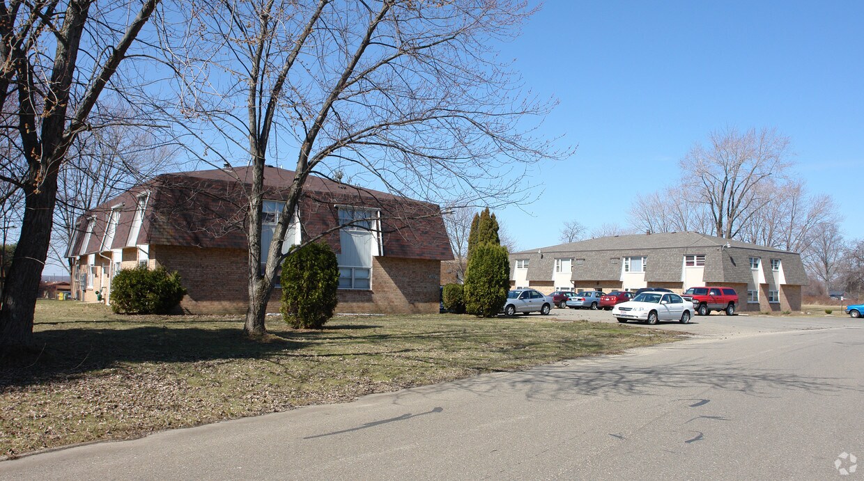 Building Photo - 580 Wakefield Dr