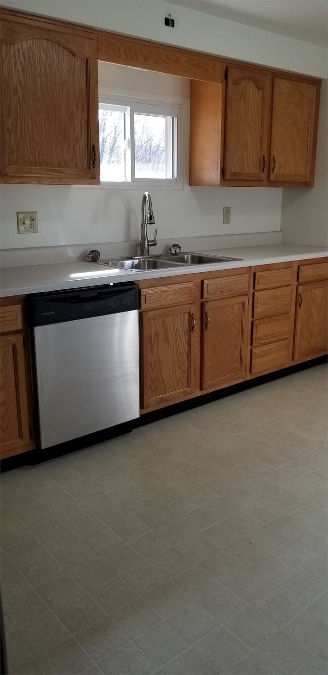 328 Metz Rd Unit 6, Tarentum, PA 15084 Apartment for Rent in Tarentum, PA