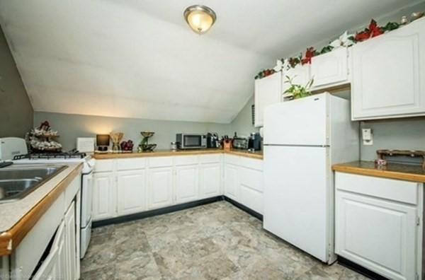 Foto del edificio - 3 bedroom in Fall River MA 02724