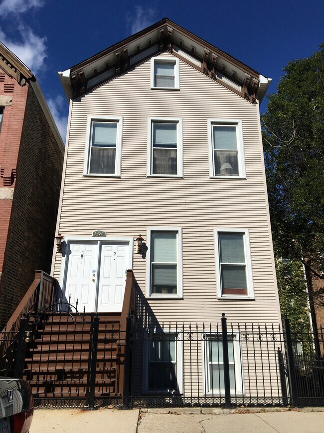 Building Exterio - 1426 N Greenview Ave