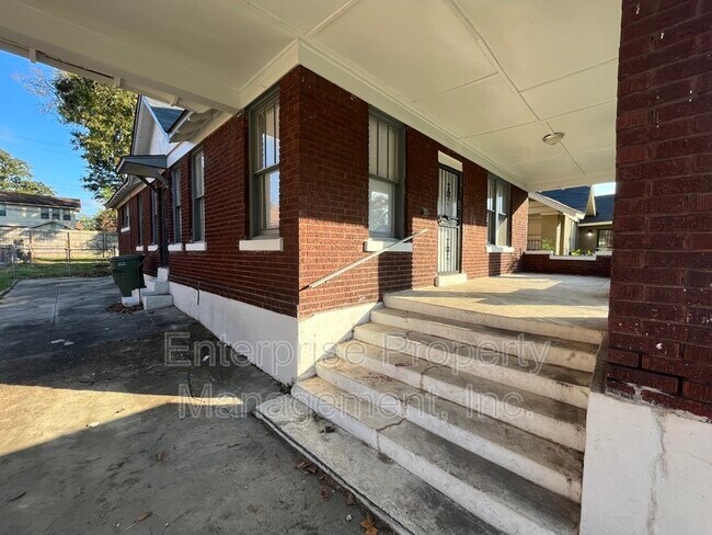 Foto del edificio - 836 Maury St