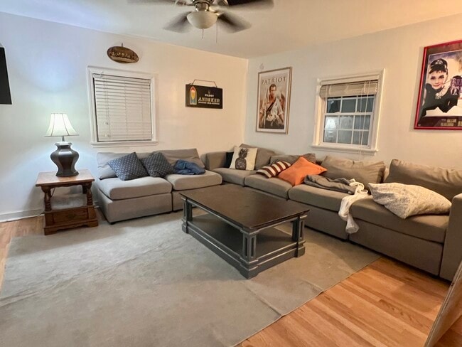 Building Photo - 185 Fishburne St