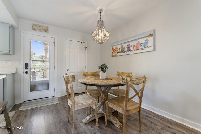 Foto del edificio - 127 Linda Marie Ln