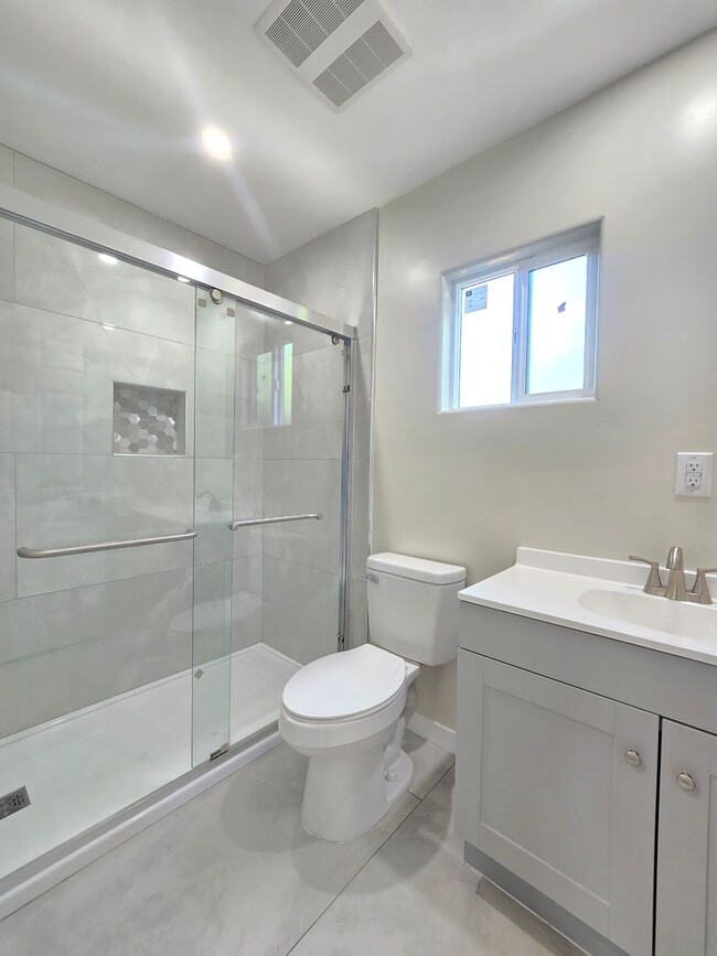 Building Photo - NEW 2 bedroom / 1 bathroom ADU in the city...