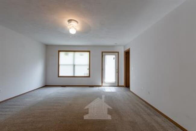 Building Photo - PRE-LEASING! Duplex in Rogersville