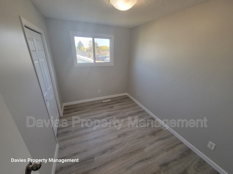 Photo du bâtiment - 2531-2135 135 Ave NW