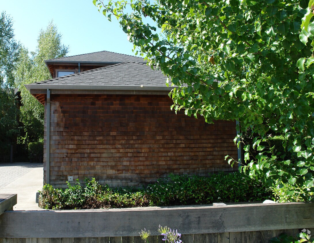 Building Photo - 3613 Bickerstaff Rd