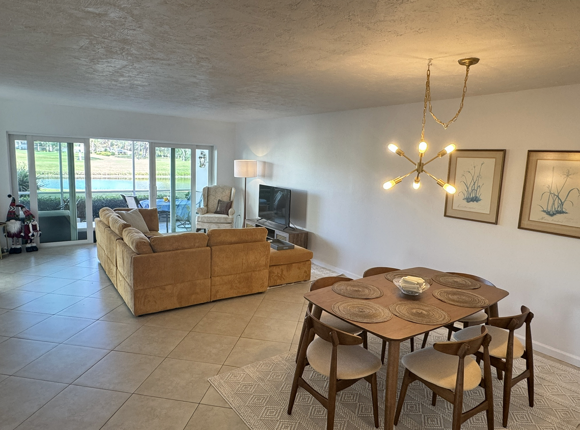 Foto principal - 7173 W Country Club Dr N