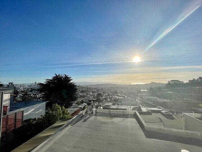 Foto del edificio - 695 Grand View Ave