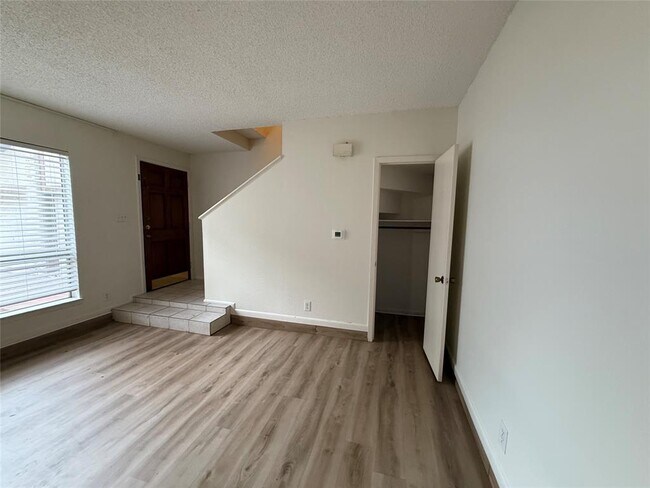Building Photo - 6917 Scenic Brook Dr