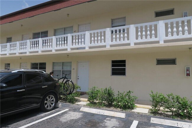Building Photo - 5371 SW 40th Ave