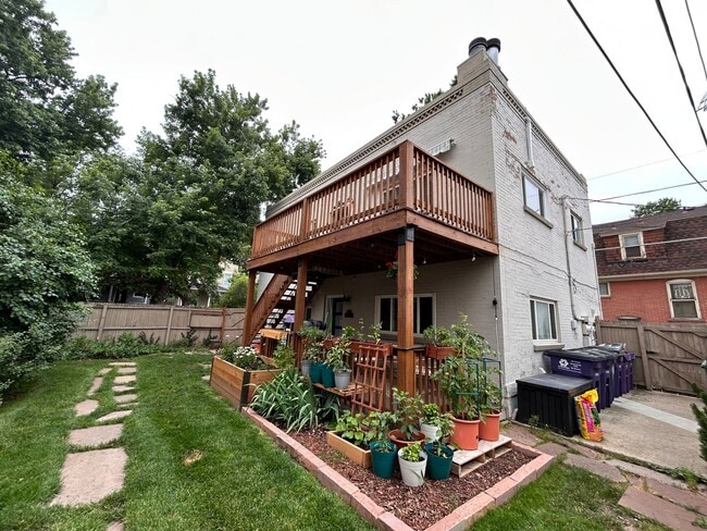 Building Photo - $0 DEPOSIT OPTION! BEAUTIFUL 1 BEDROOM CARRIAGE HOUSE IN THE HEART OF DENVER