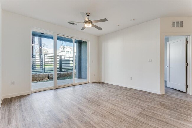 Foto del edificio - 4901 Springdale Rd