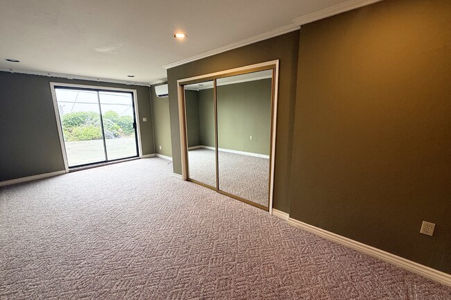 Foto del edificio - Spacious 1-Bedroom Lower-Level Apartment with Private Patio