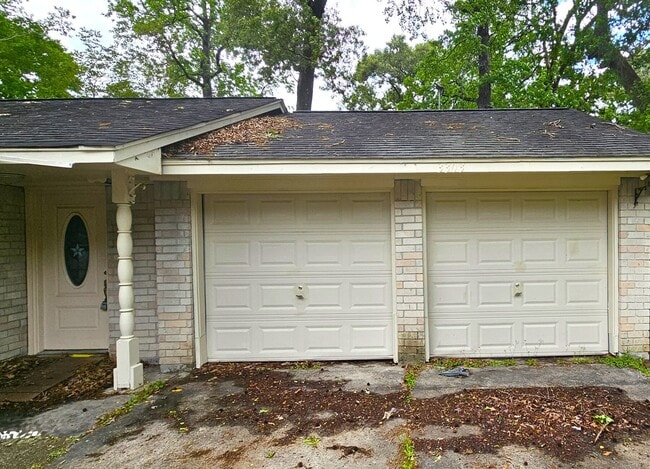 Building Photo - 3303 Roaming Woods Ln