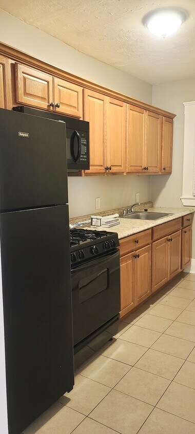 Primary Photo - 60 Estes St