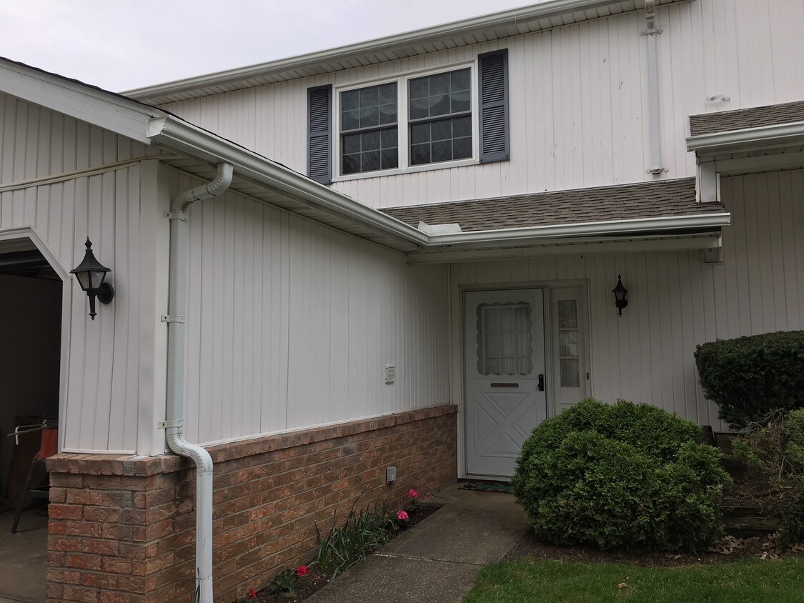 1790 Rolling Hills Dr, Twinsburg, OH 44087 Townhome Rentals in