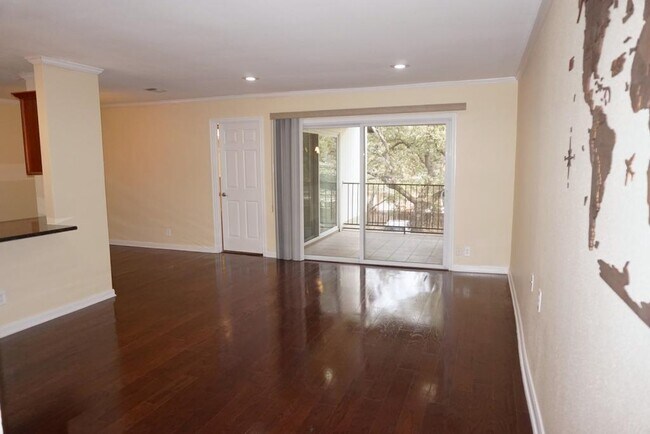 Building Photo - 100 Lorenz Rd