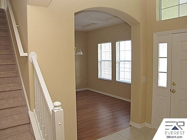 Building Photo - SPACIOUS 4/3/2 IN DESIRABLE SEMINOLE WOODS