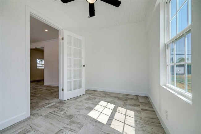 Foto del edificio - 4515 Willowbrook Blvd