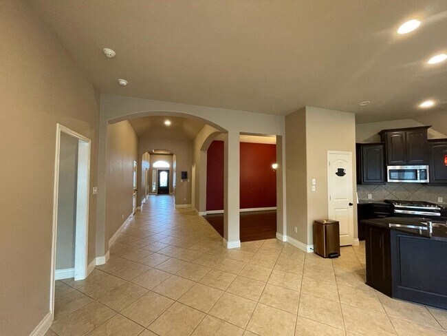 Building Photo - 6706 Aqua Falls
