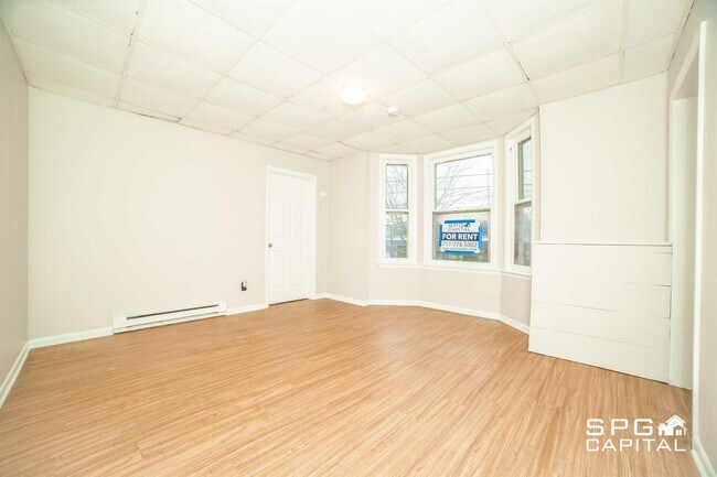 Building Photo - 60 Chambersburg St