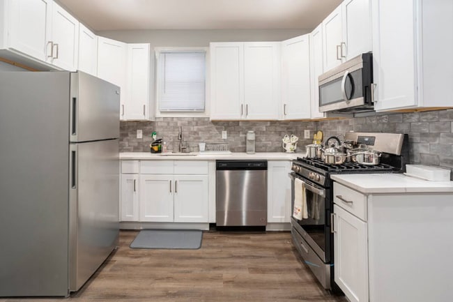 Building Photo - 135 Fabyan Pl