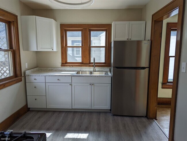 Building Photo - 2 br, 1 bath House - 1886 Manz St