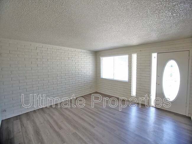 Building Photo - 6043 N 71st Ln