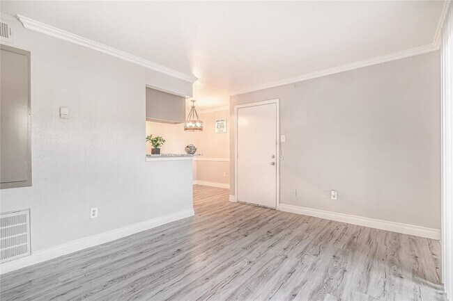 Building Photo - 2600 Westridge St