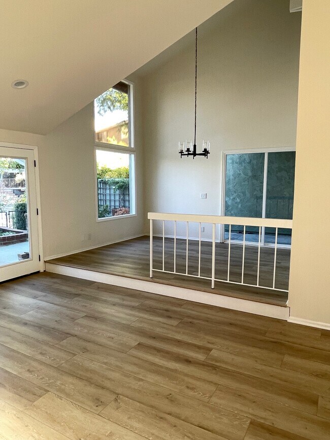 Building Photo - 4648 Park Mirasol