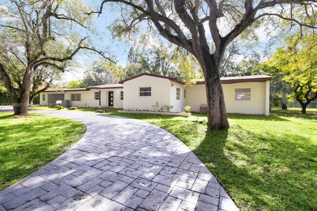 Foto del edificio - 10501 SW 64th Ave