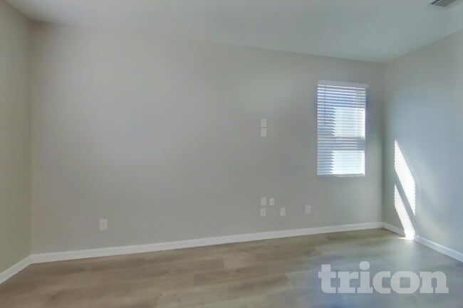 Building Photo - 7156 Tanger Blvd