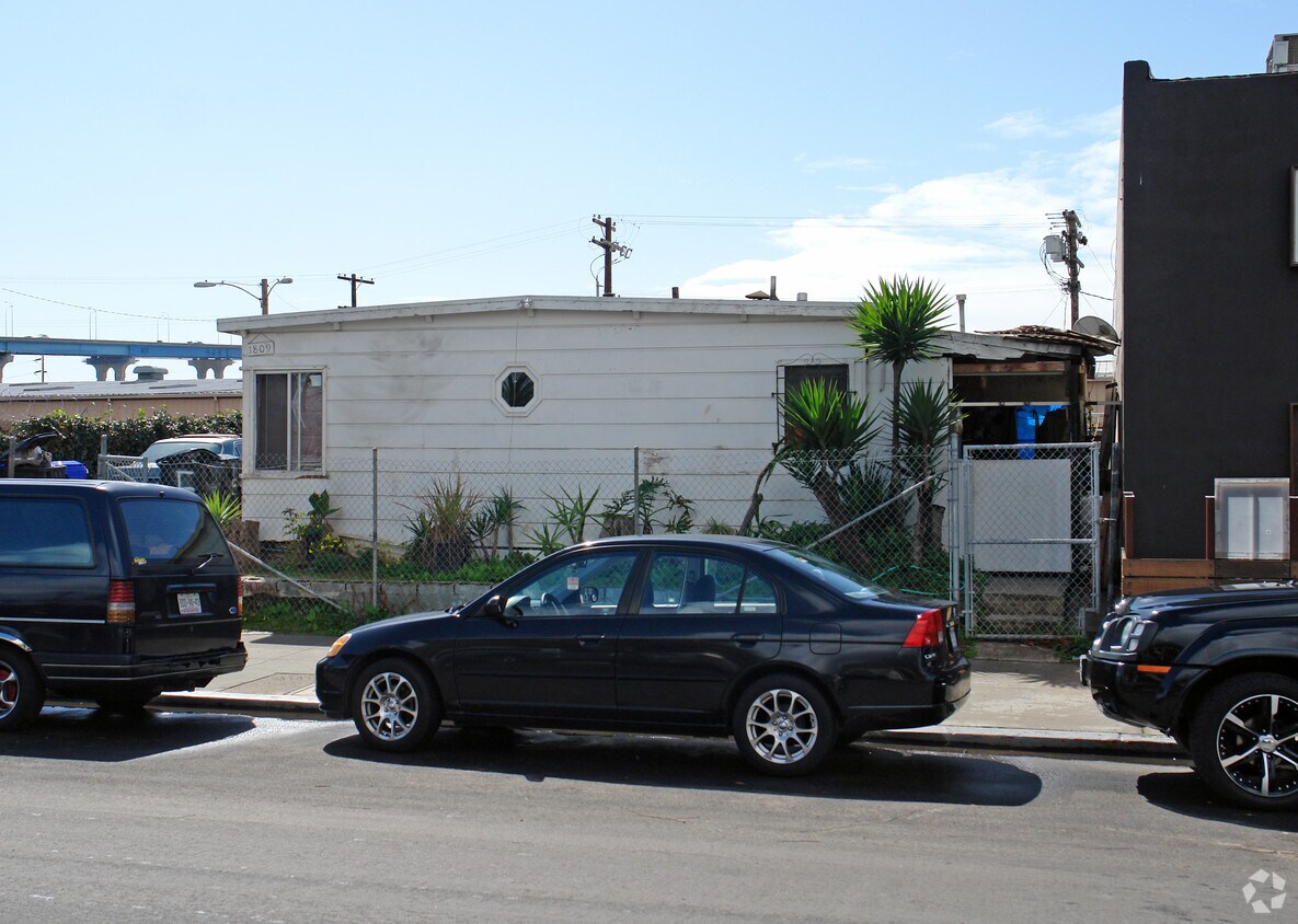Building Photo - 1809 Newton Ave