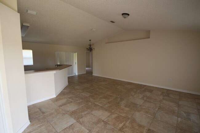 Foto del edificio - Affordable  Deltona Home!