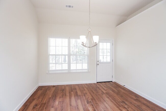 Foto del edificio - 551 Carlton Pointe Dr