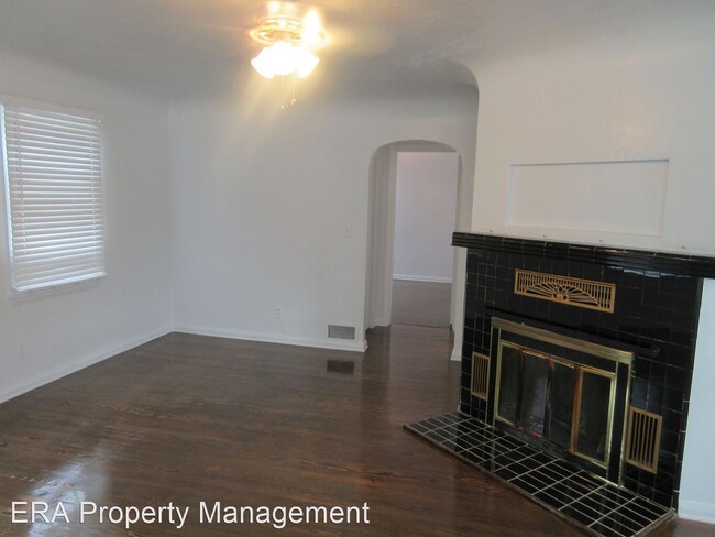 Building Photo - 4 br, 2 bath House - 399 E Center St