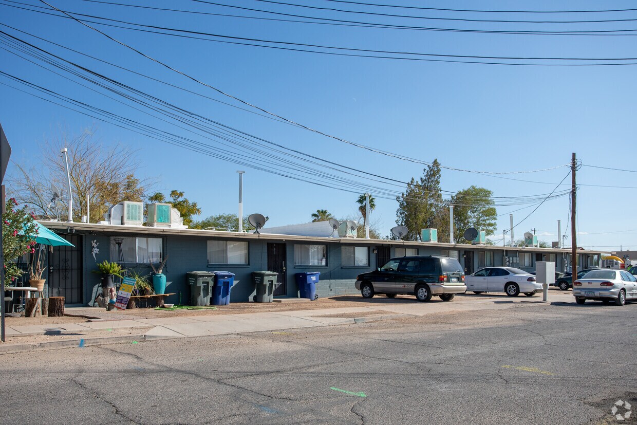 Foto principal - 6-plex on 8th Ave