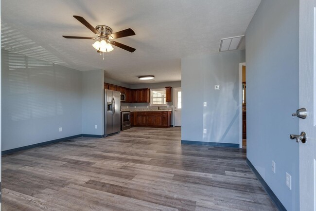 Building Photo - 407 Sims Ave