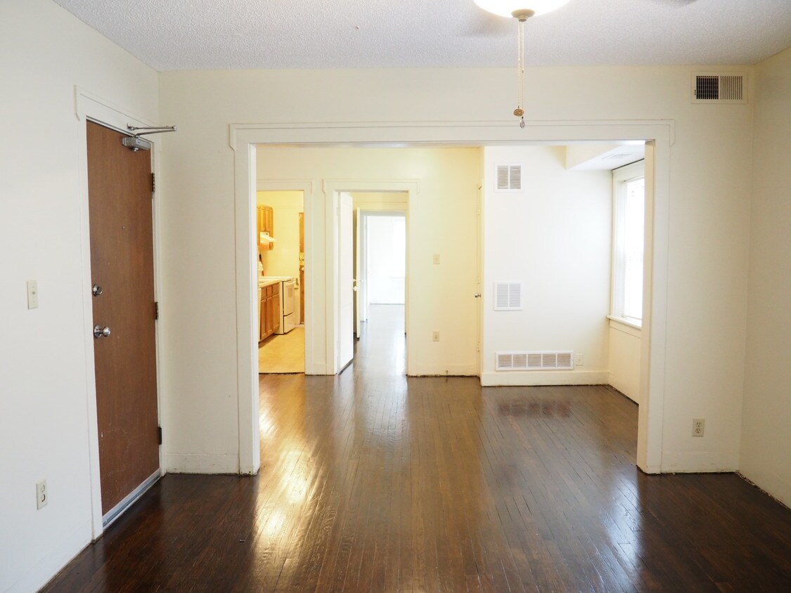 Primary Photo - 2805 Charlotte St
