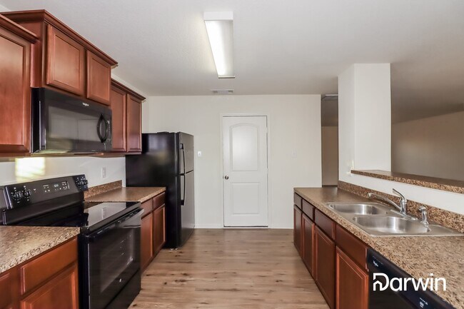 Foto del edificio - 5903 Golden Cove Rd