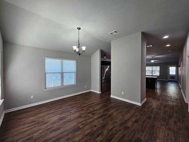 Foto del edificio - AMAZING RENT REDUCTION - HOME AVAILABLE NOW!