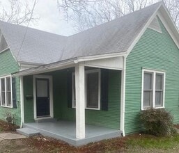 Building Photo - 608 Plum St