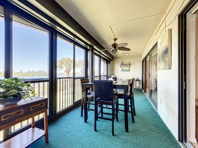 Foto del edificio - 462 Bouchelle Dr