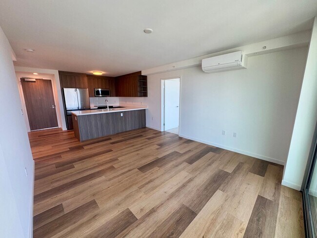 Foto del edificio - Brand new, high floor unit w/ All utilitie...