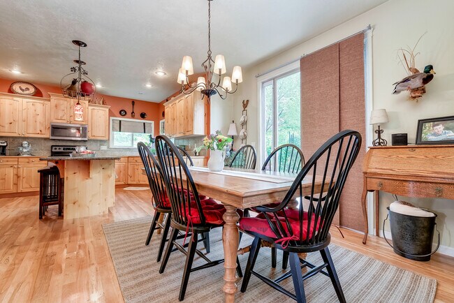Building Photo - Beautiful Craftsman Style Home
