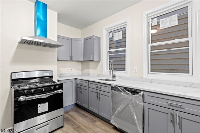 Foto del edificio - 61 Columbia Ave