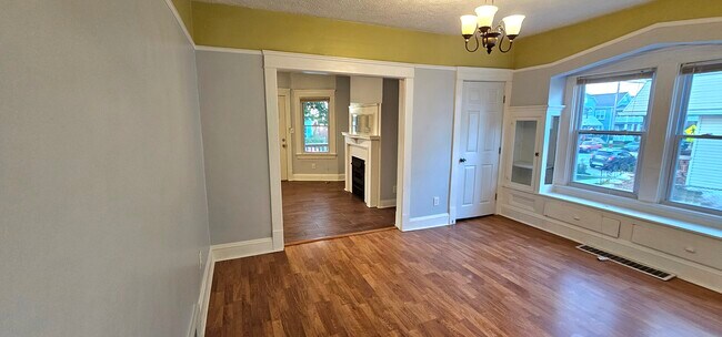 Foto del edificio - 1345 W 65th St